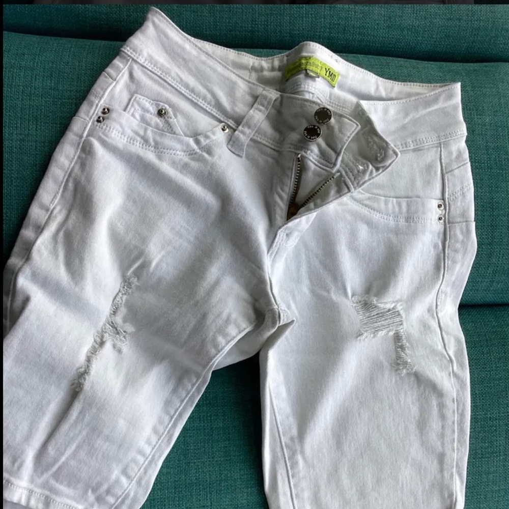 White short bermuda